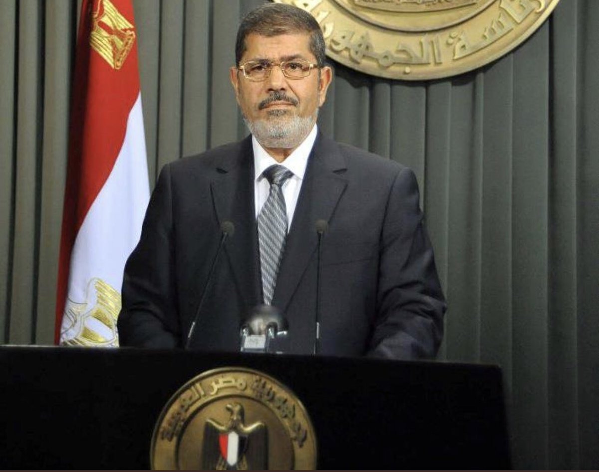 الرئيس محمد مرسي يصدر قرار بإقالة النائب العام